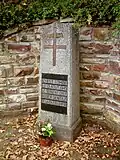 17. Gedenkstein bei Oberfell (Untermosel) für den tödlich verunglückten Sergeanten Roger Gentile. Gesetzt 1945 von seinen Kameraden.