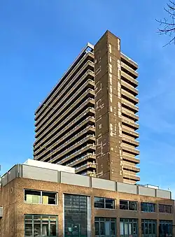 Südseite mit Fassadenschäden (2022)