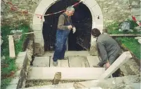 Meisterleistung Georg Zsalacz Stufen zum Kellergewölbe