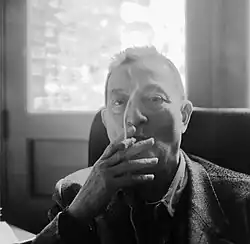 Photo der Person, rauchend