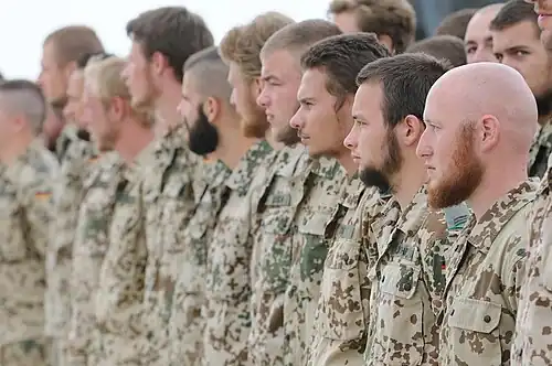 Soldaten im Feldanzug 3-Farb-Tarndruck bzw. Wüstentarn