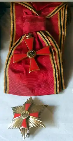 Großkreuz mit Stern und Schulterband