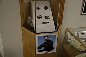 Auszeichnungen von Korvettenkapitän Rolf&nbsp;Rüggeberg im Museum (2013)