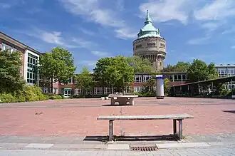 Unter- und Mittelstufen-Schulhof des Wilhelm-Hittorf-Gymnasiums