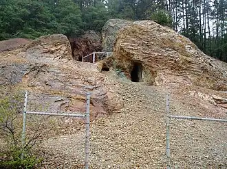 Aufgelassene Kupfergrube Katharina I nahe Imsbach mit aufgeschlossenem Rhyolith