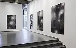 Teil der Gesamtinstallation, Fotografien Scheinbar, 2015, Lamda Print hinter Acrylglas auf Alu-Dibond je 200 × 125 × 3 cm