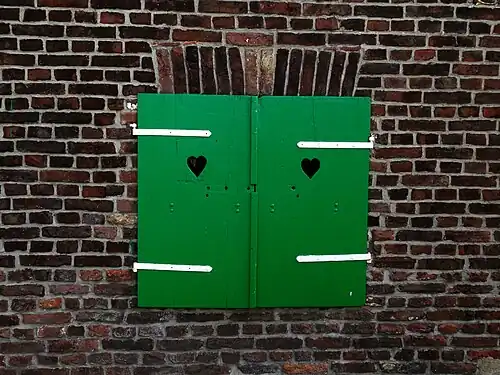 Geschlossene Fensterläden in Düsseldorf