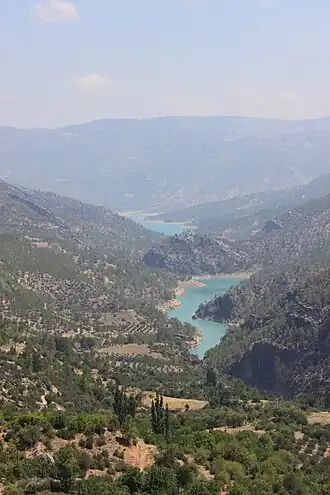 Gezende-Stausee in der Nähe von Evsin, Blick nach Südosten