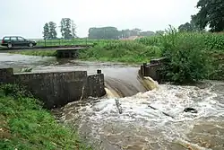 Wehr am Mühlenweg bei extremen Hochwasser im August 2010
