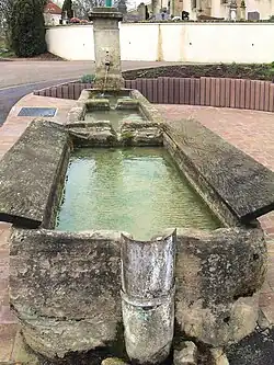 Brunnen in der Dorfmitte