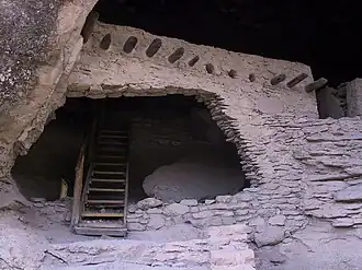 Eingang zu einem Cliff Dwellings