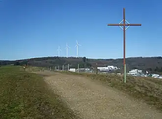 Windkraftanlagen am Knipsdell / Schweizer Bläcke auf der Siegerländer Seite; die linke liegt auf etwa 446&nbsp;m