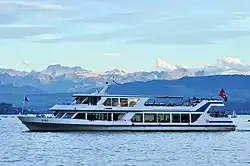 2010 vor Wollishofen, im Hintergrund die Alpen