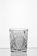 Tumbler, Old-Fashioned-Glas, hier groß als DOF („double-old-fashioned“)
