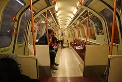 Fahrzeug der zweiten Generation der Glasgow Subway mit abgerundeten Seitenwänden zur Anpassung an das Tunnelprofil