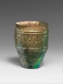 Becher 29.100.82 und 59.11.3 im Metropolitan Museum of Art