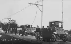 Die beiden LKWs der Gleislosen Bahn Gümmenen–Mühleberg