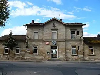 Empfangsgebäude, Straßenseite