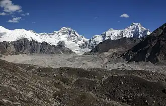 Hungchi (rechts) über dem Ngojumba-Gletscher