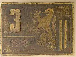 Goldene Hausnummer in der Jupp-Müller-Straße in Leipzig