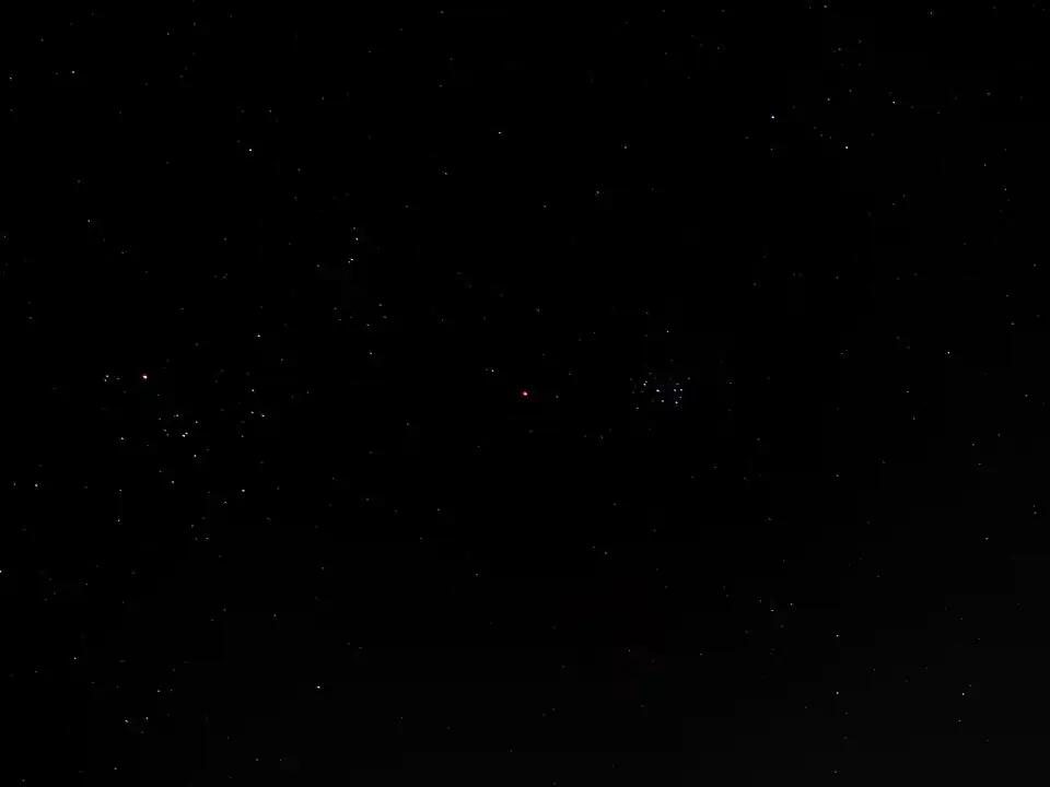 Der rote Planet Mars am 8. März 2021 im Goldenen Tor der Ekliptik bei einer nördlichen ekliptikalen Breite von 1,5 Bogengrad und mit einer scheinbaren Helligkeit von 1m.