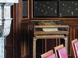 Vitrine mit dem Goldenen Buch