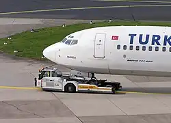 Stangenloser Schlepper (Goldhofer AST-3)