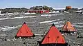 Die Gondwanastation mit Zelten für die Expeditionsteilnehmer