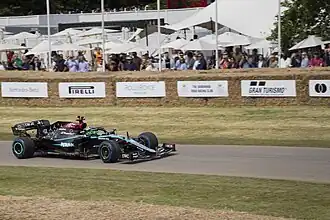 F1 W12 beim Goodwood Festival 2024 im Farbdesign des W15