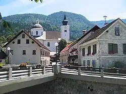 Ortseingang Nordseite mit Brücke über die Dreta