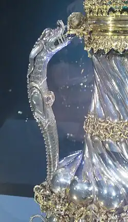 Detail: Drache als Griff