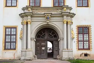 Hauptportal (nördl. Fassade)
