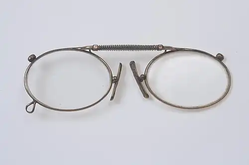 1900, Asti-Klemmer für torische Gläser