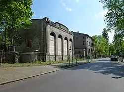 Blick auf den Tanzsaal der Riviera (linkes Gebäude), April 2014