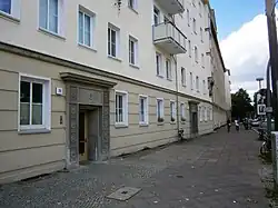 Architekturelement der 1950er Jahre in der John-Schehr-Straße