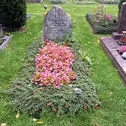 Grabstein für den Orientalisten and Arabisten Albert Dietrich und dessen Ehefrau Gertrud