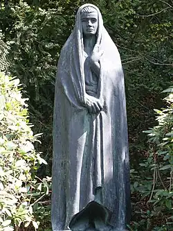 Die Trauernde, Grabskulptur (1928) von Otto Roos (1887–1945) auf dem Friedhof Hörnli. Für Rudolf Staechelin-Finkbeiner (1881–1946), Unternehmer, Kunstsammler.