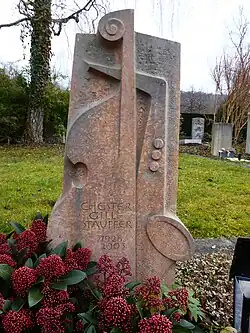 Grab von Chester Gill-Stauffer (1928–2003) auf dem Friedhof am Hörnli, Riehen, Schweiz.