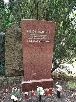 Heide Simonis’ Grab auf dem Kieler Südfriedhof.jpg
