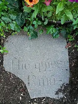 Fragment der Grabplatte Kajetan Hoffmanns