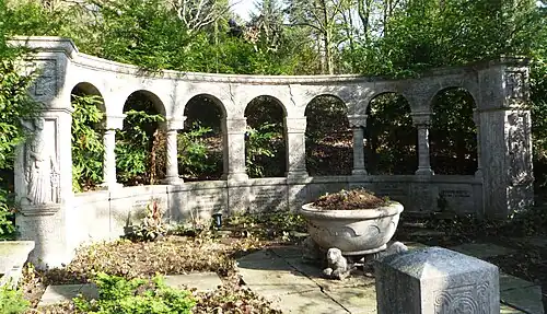 und Grabstätte der Fam. Franz Wirtz, beide auf dem Bergfriedhof in Stolberg/Rhld.