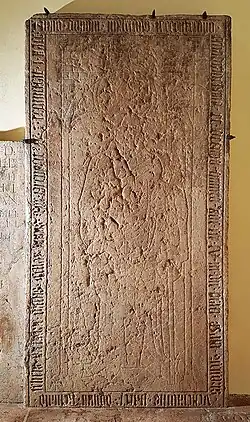 Grabplatte von Reinhold Zeller († 1355) mit übergroßer, jedoch kaum noch kenntlicher Linienzeichnung