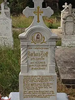 Dieses Bild zeigt das Grab von Barbara Hoff auf dem Neupanater Friedhof.