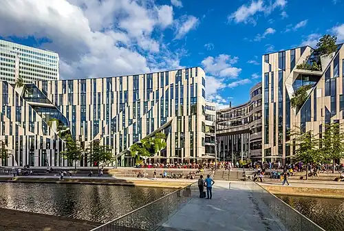 Steg mit Hofgartenterrassen vor dem Kö-Bogen (2019)