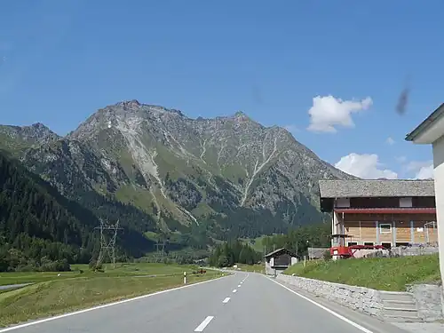 Der Piz Lunghin (r.) und der Piz dal Sasc, von Süden aus fotografiert.