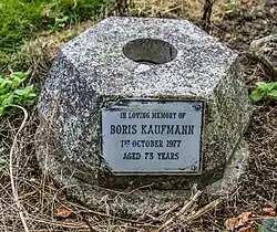 Foto des Grabes von Boris Kaufmann auf dem Lawnswood Cemetery, Adel, Leeds, UK.