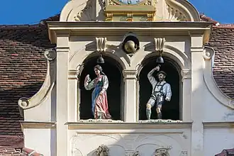 Tänzer und Mondphasenanzeige