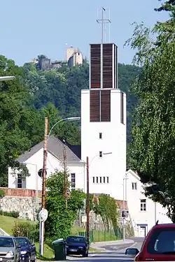 Ruinenberg mit Ruine Gösting, hinter der Kirche St.&nbsp;Anna Gösting