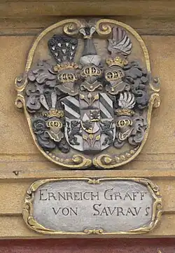 Gemehrtes Wappen des „Ernreich Graff von Saurau“, Fassade am Zeughaus in Graz.