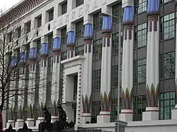 Die reich verzierte ägyptische Kolonnade (restauriert)